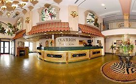 Clarion Hotel Branson 3*